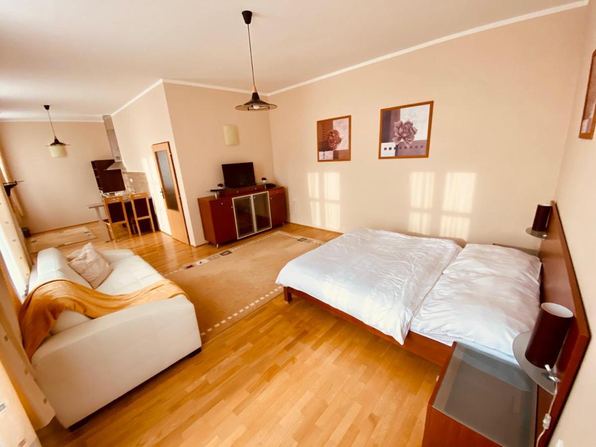 Hotel Rohac Трстена Экстерьер фото