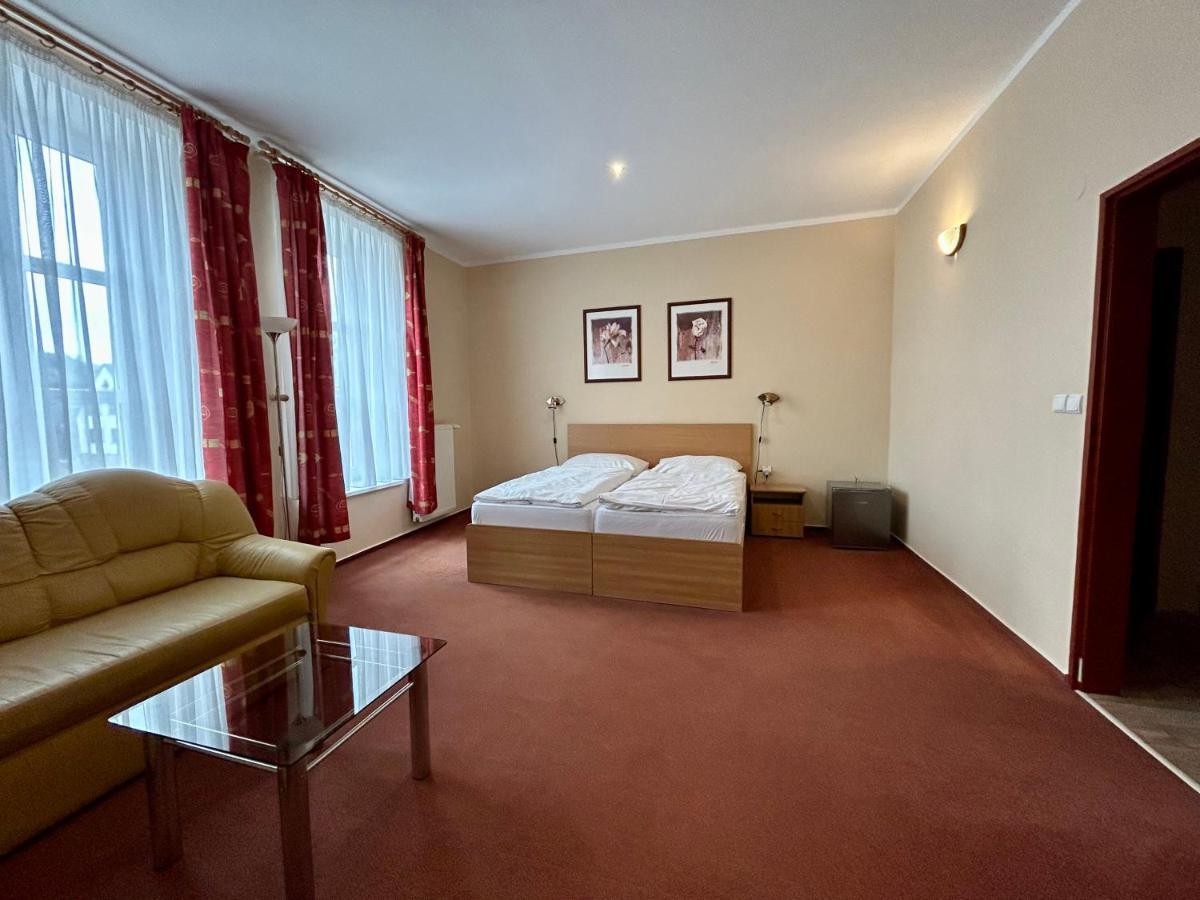 Hotel Rohac Трстена Экстерьер фото