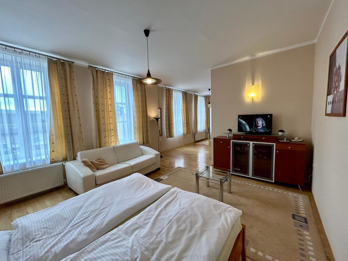 Hotel Rohac Трстена Экстерьер фото