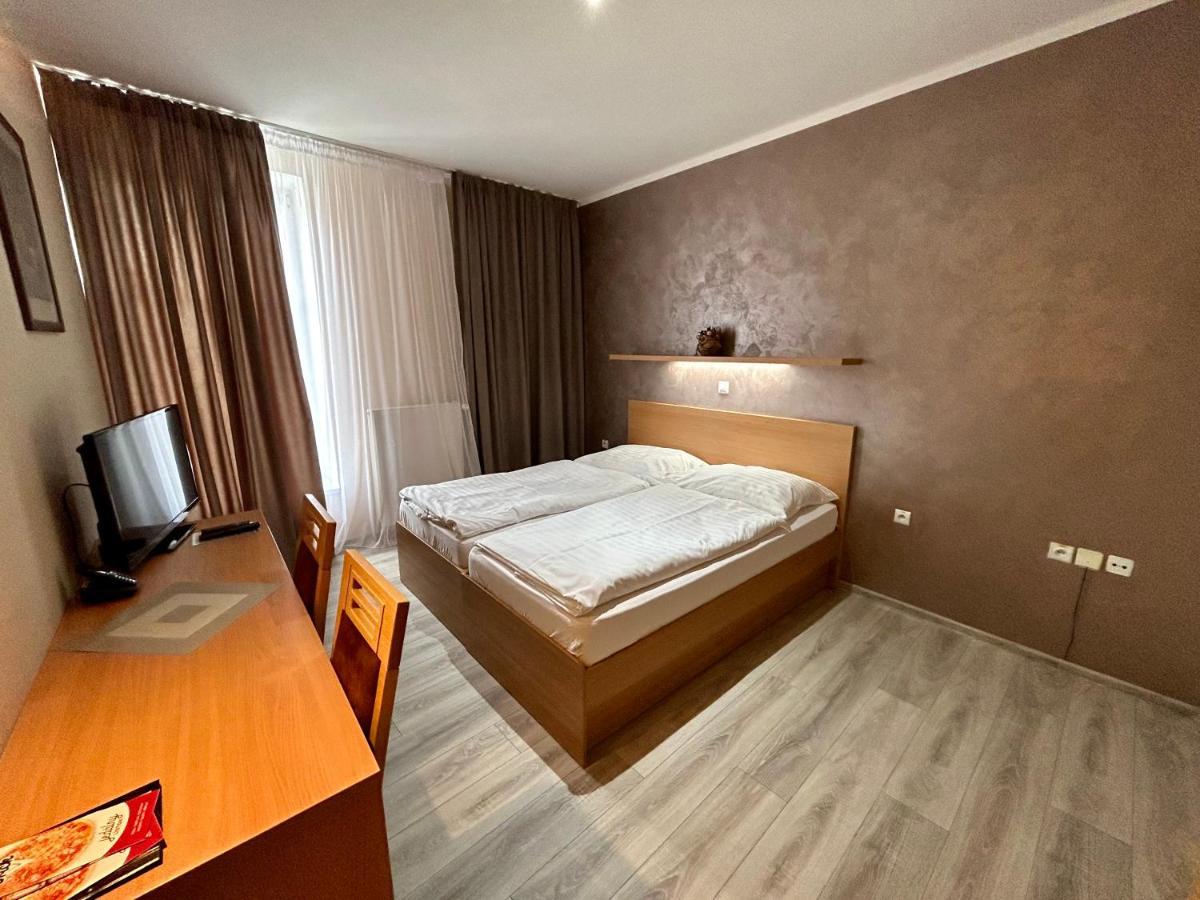 Hotel Rohac Трстена Экстерьер фото