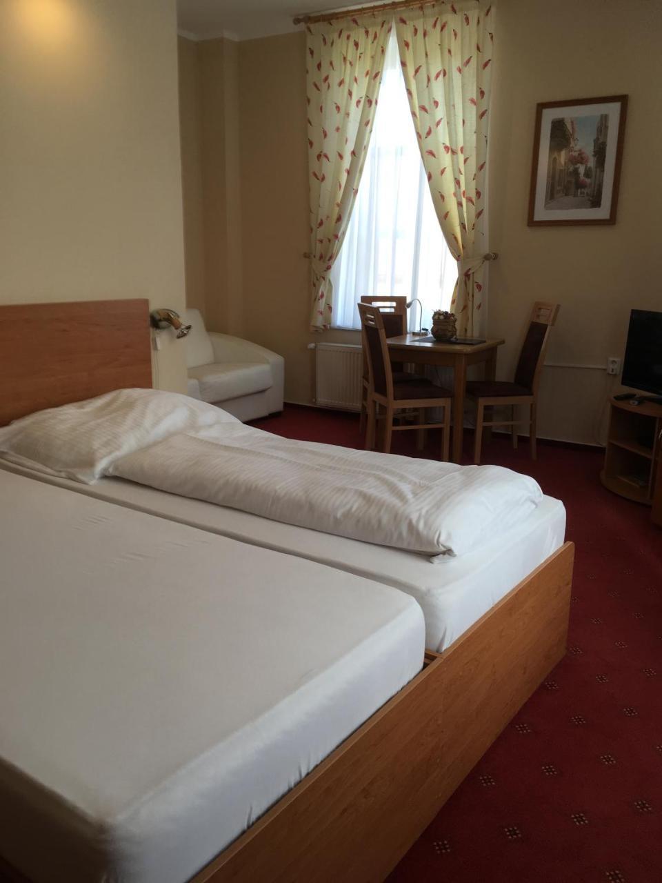 Hotel Rohac Трстена Экстерьер фото