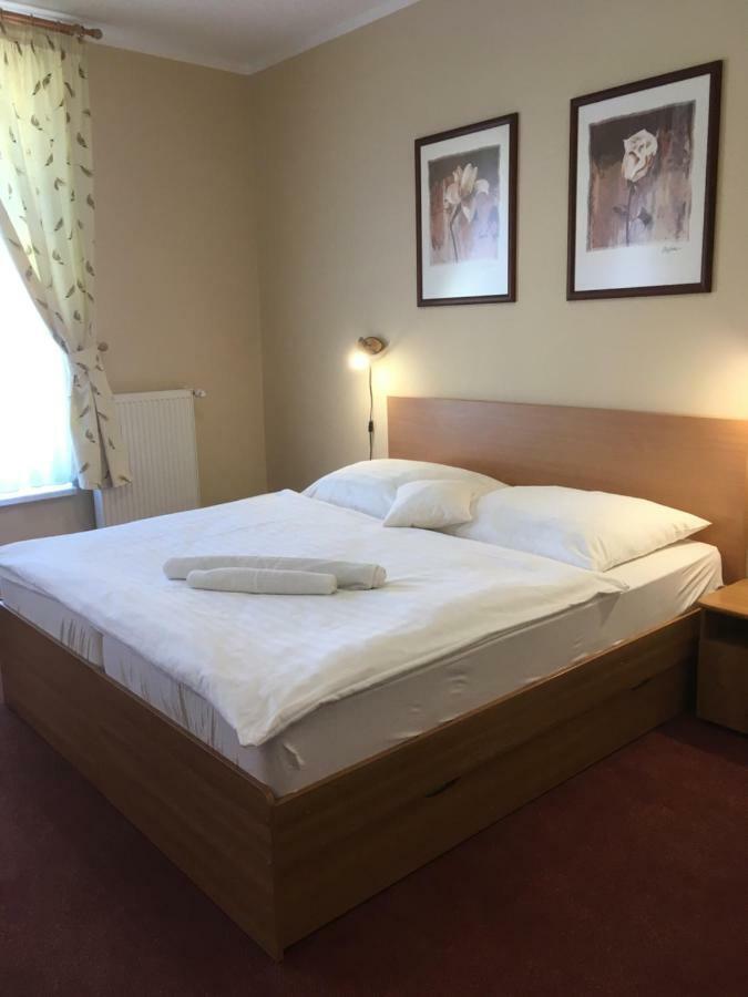 Hotel Rohac Трстена Экстерьер фото
