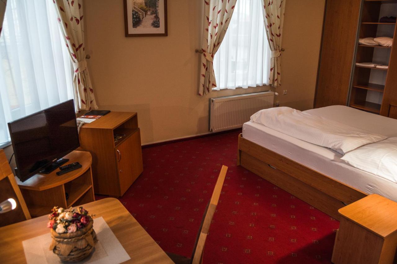 Hotel Rohac Трстена Экстерьер фото