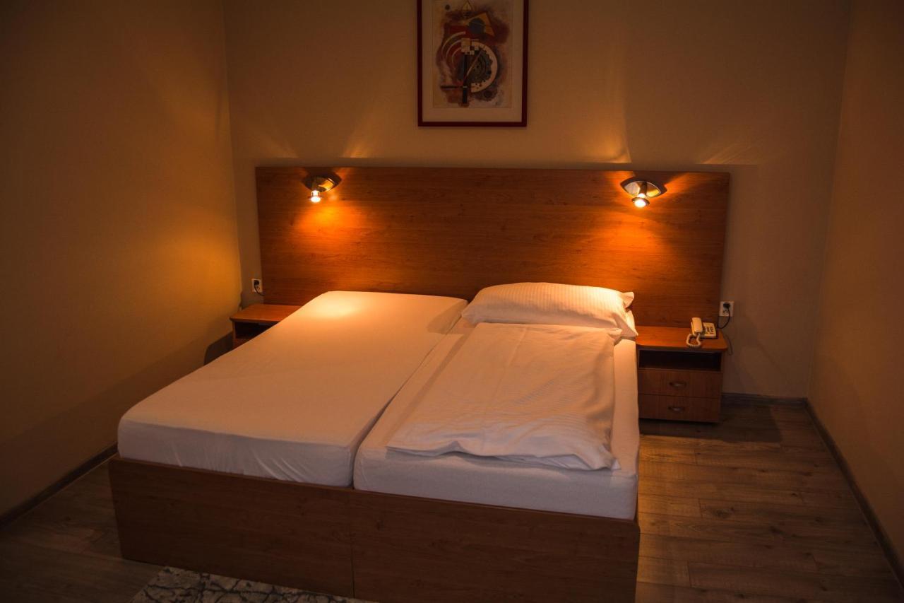 Hotel Rohac Трстена Экстерьер фото