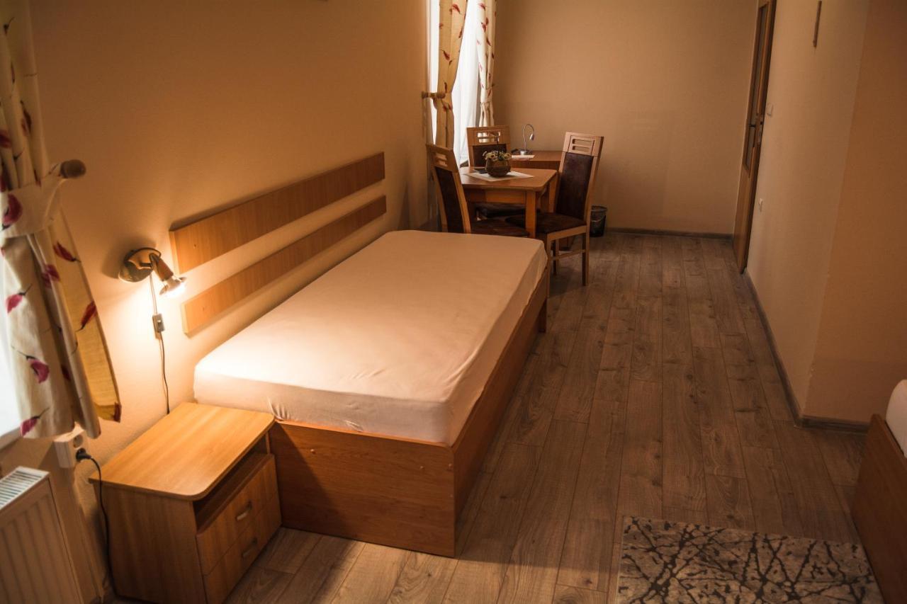 Hotel Rohac Трстена Экстерьер фото