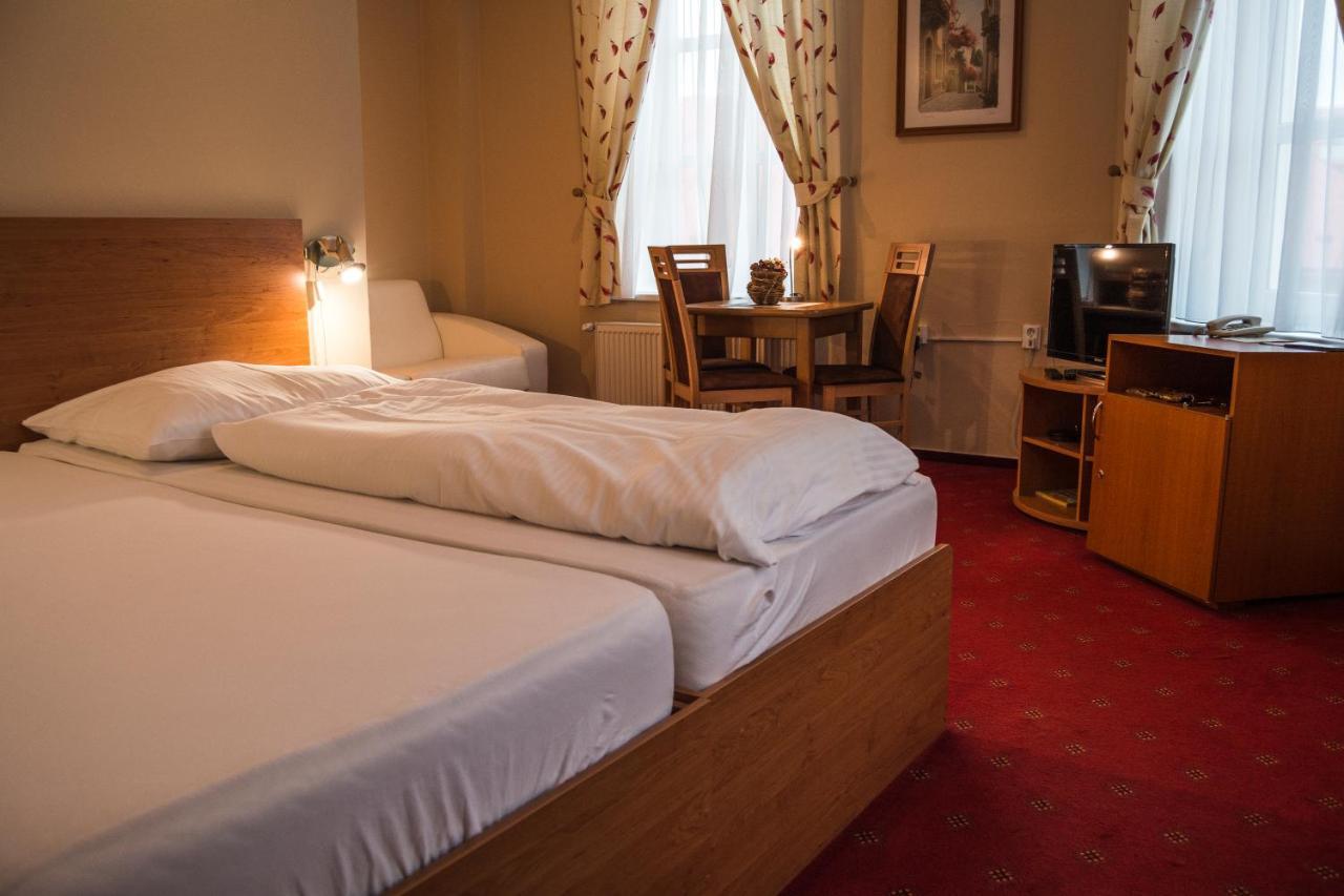 Hotel Rohac Трстена Экстерьер фото