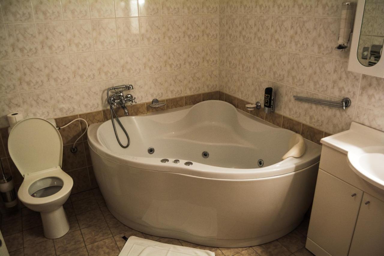 Hotel Rohac Трстена Экстерьер фото