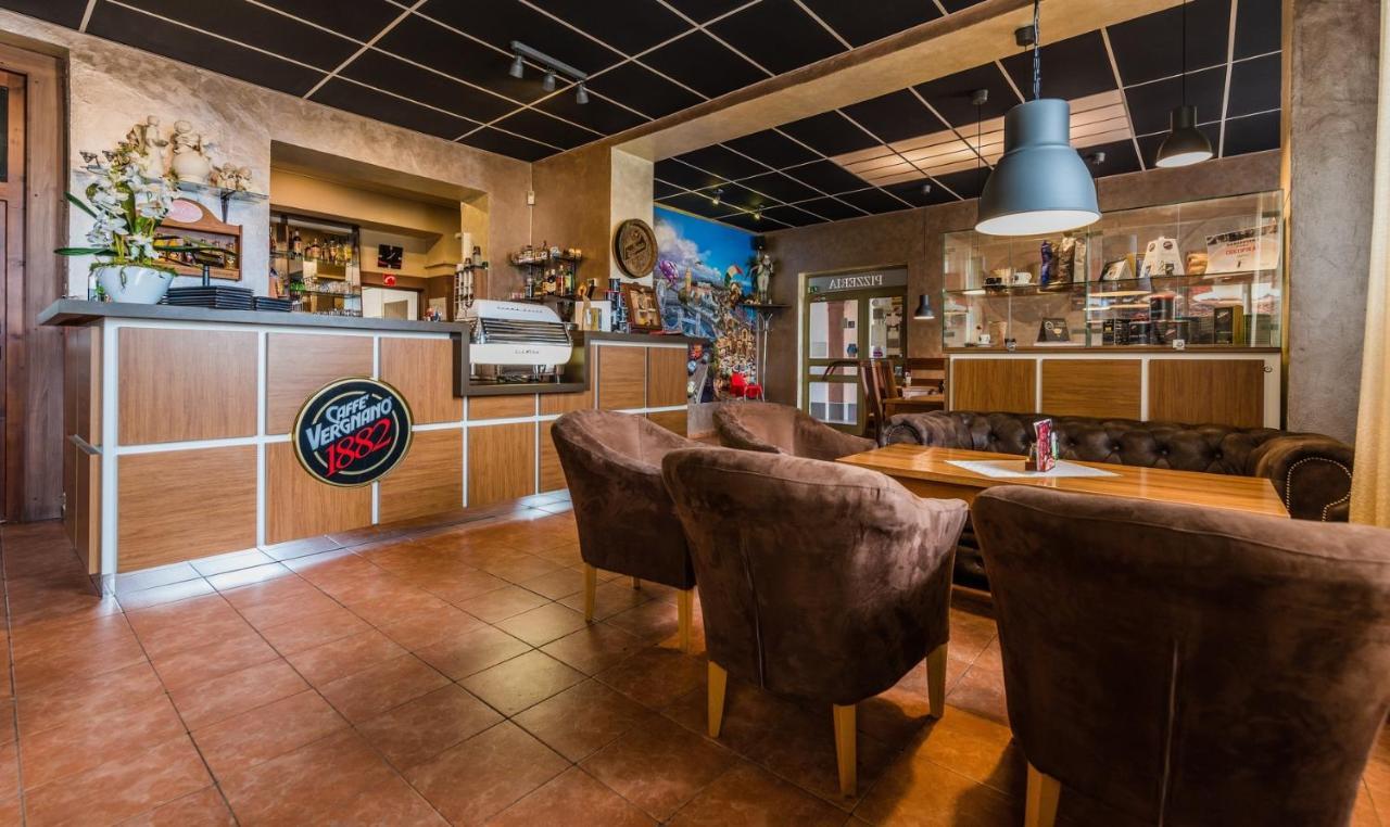 Hotel Rohac Трстена Экстерьер фото